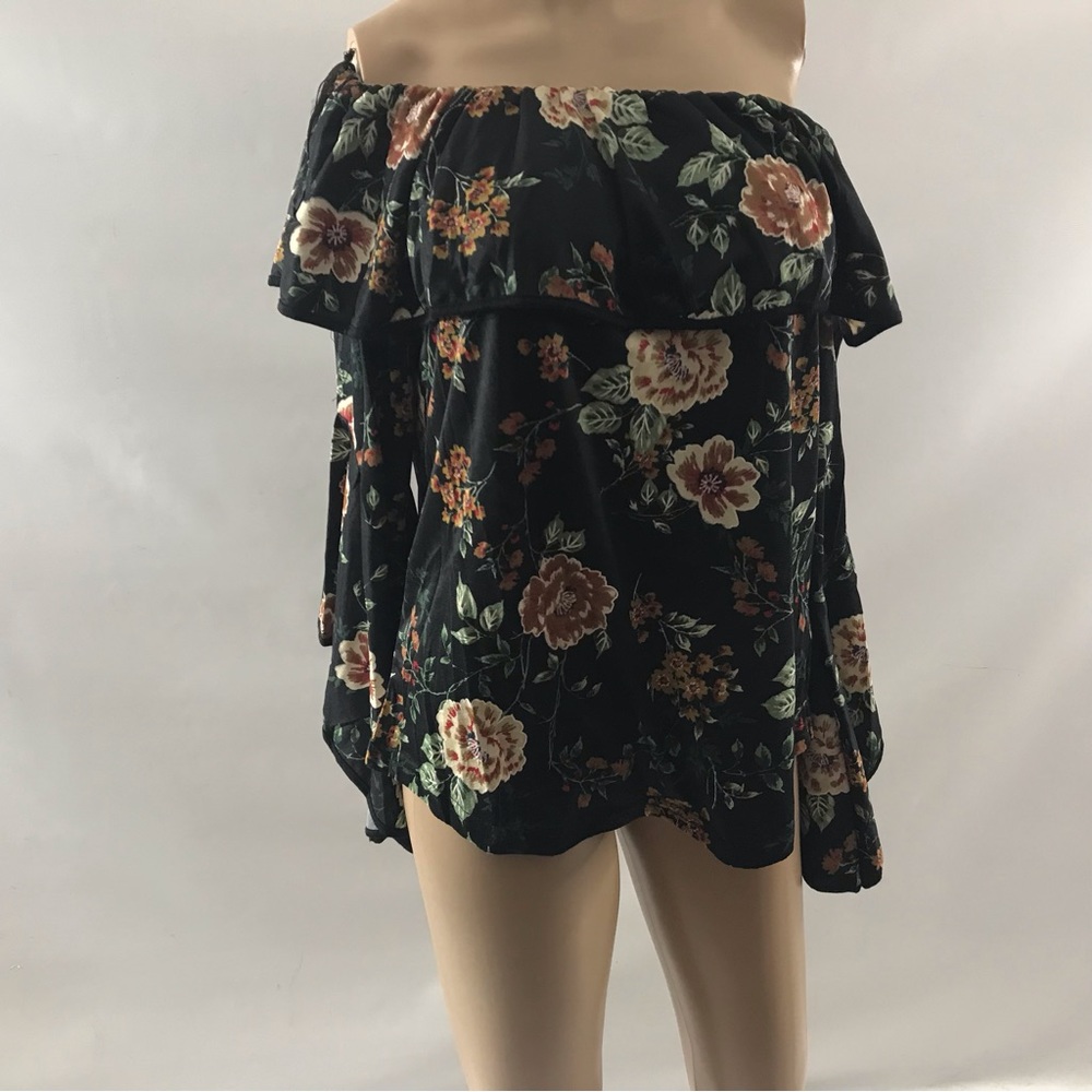 Roommates Top Blouse Womens Size M Floral Size M Black Bell Sleeve Shirt New